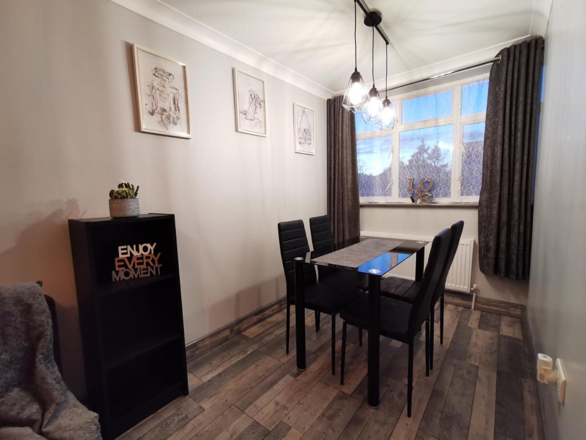 Palaz 2 - 2 Bedroom Flat Edmonton Extérieur photo