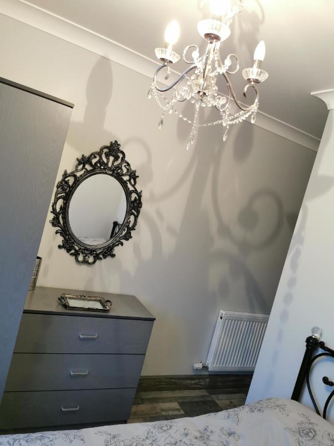Palaz 2 - 2 Bedroom Flat Edmonton Extérieur photo