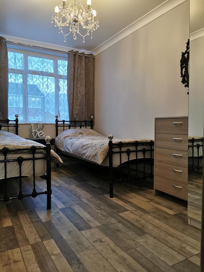 Palaz 2 - 2 Bedroom Flat Edmonton Extérieur photo