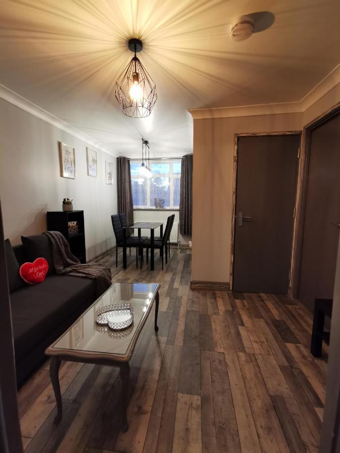 Palaz 2 - 2 Bedroom Flat Edmonton Extérieur photo
