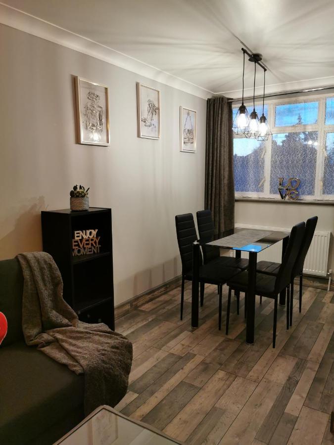 Palaz 2 - 2 Bedroom Flat Edmonton Extérieur photo
