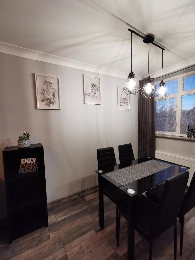 Palaz 2 - 2 Bedroom Flat Edmonton Extérieur photo