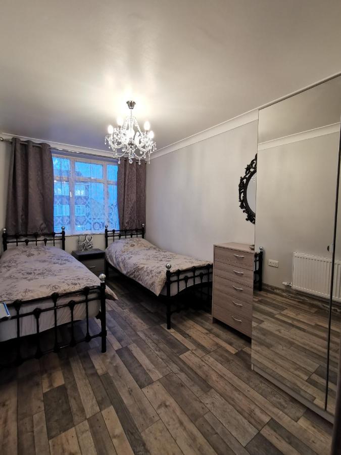 Palaz 2 - 2 Bedroom Flat Edmonton Extérieur photo