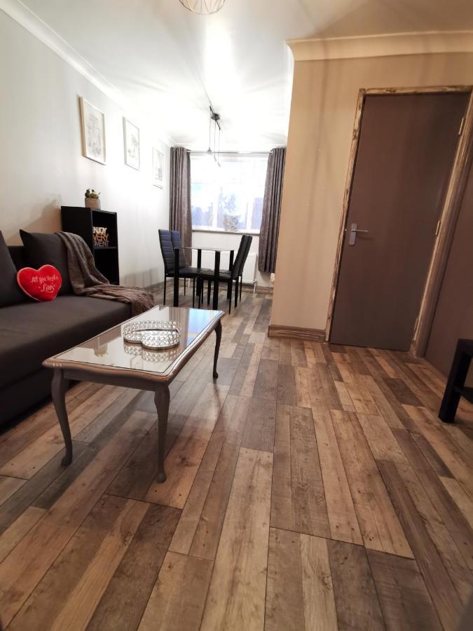 Palaz 2 - 2 Bedroom Flat Edmonton Extérieur photo
